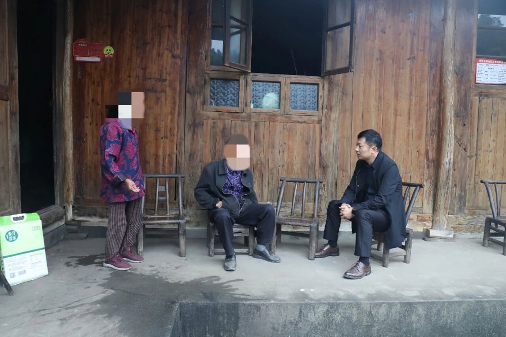 用心“结对”  用行“关爱”  把温暖送到栖凤山村